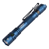 ACEBEAM TAC 2AA frontal mostrando cuerpo compacto y clip, ideal para EDC
