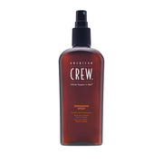 American Crew spray frontal mostrando envase y etiqueta, versátil para estilo diario
