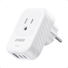 Anker adaptador vista frontal mostrando enchufes AC y puertos USB para versatilidad
