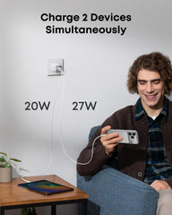 Anker Nano 523 cargando teléfono y tableta simultáneamente para productividad