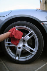 Avalon Towels trapo usado en taller limpiando grasa mostrando eficacia