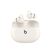 Beats Studio Buds + frontal Ivory mostrando diseño compacto y comodidad