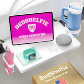 BedShelfie vista frontal del estante blanco, organización junto a la cama