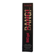 Benefit envase frontal del producto mostrando diseño y volumen