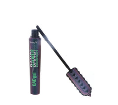 Benefit BADgal BANG! textura en pestañas aplicadas mostrando volumen intenso y definición duradera