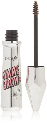 Benefit envase frontal mostrando etiqueta y aplicador, acabado preciso