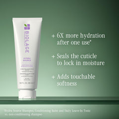 Biolage aplicación en mano sobre cabello mojado, facilita desenredar