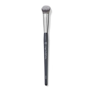BK BEAUTY brocha A506 frontal mostrando diseño compacto y acabado profesional