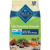 Blue Buffalo embalaje frontal mostrando la fórmula para razas pequeñas y beneficio nutricional