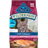 Blue Buffalo empaque frontal de Wilderness Salmón mostrando la bolsa y beneficios