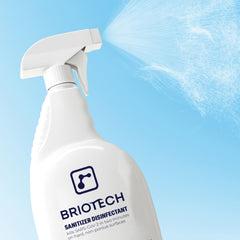 BRIOTECH spray en uso sobre encimera de cocina, limpieza segura