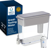 Brita UltraMax vista frontal gris mostrando capacidad grande y diseño compacto