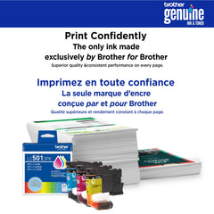 Brother cartucho LC501XLBK siendo instalado en impresora Work Smart para uso sencillo
