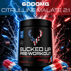 Bucked Up vaso con Freedom Pop mezclado mostrando rápida disolución y preparación
