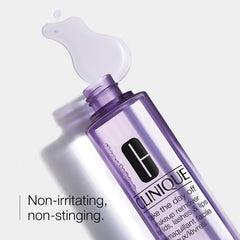Clinique aplicando en labios con método de presionar y mantener eficaz