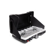 Coleman Triton+ vista frontal abierta mostrando dos quemadores y encendido Instastart