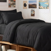 CozyLux edredón negro frente mostrando diseño limpio y confort