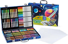 Crayola estuche frontal con diseño espacial y almacenamiento práctico