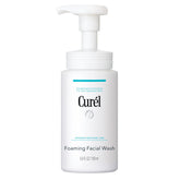 Curel envase frontal del limpiador espumoso mostrando beneficios hidratantes
