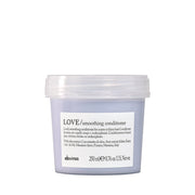 Davines envase frontal mostrando diseño y facilidad de uso
