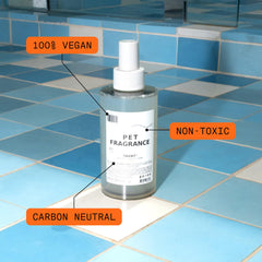 Detalle de niebla fina del spray DedCool mostrando textura suave