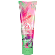 Devoted Creations frasco Vacay Vibes frente mostrando etiqueta tropical y benefício de bronceado