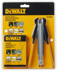 Detalle DEWALT de componentes de acero endurecido mostrando durabilidad