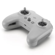 DJI mando frontal mostrando diseño ligero y antena integrada