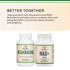 Double Wood Supplements frasco en mano para comparar tamaño y cantidad