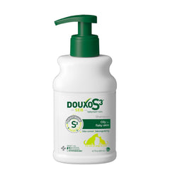 Douxo S3 frasco frontal mostrando presentación y beneficio de control de sebo