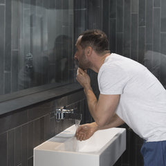 DOVE MEN+CARE dispensador del producto para un dosificado limpio y práctico