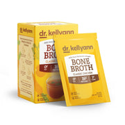 Dr. Kellyann frente del empaque mostrando sobres y beneficios de proteína