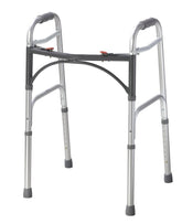 Drive Medical andador frontal plateado mostrando estructura resistente y aspecto moderno