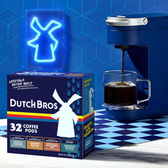 Dutch Bros café servido en taza mostrando crema y aspecto apetecible