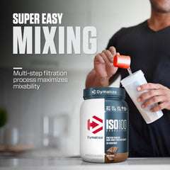 Dymatize cazo con porción que indica 25 g de proteína y control de raciones