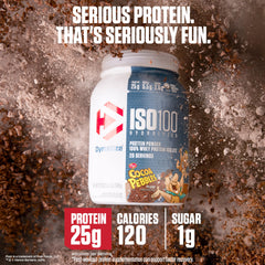 Textura del polvo Dymatize ISO100 Cocoa Pebbles en enfoque cercano, mezcla fácil y sin grumos