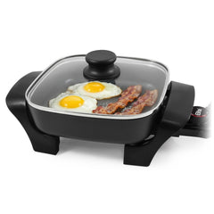Elite Gourmet EG808 vista frontal con asas y acabado negro mostrando beneficio de ahorro de espacio