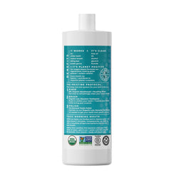 Essential Oxygen primer plano de la textura líquida translúcida con gotas de menta