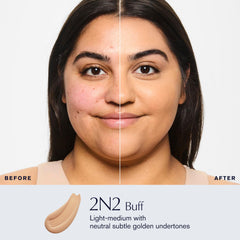 Estée Lauder textura en gota Double Wear resaltando cobertura ligera