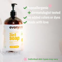 everyone for every body espuma cremosa en mano mostrando textura suave