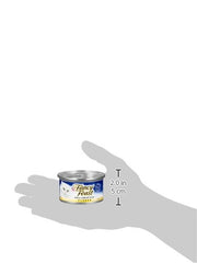 Fancy Feast lata abierta con contenido visible que aporta hidratación y proteína