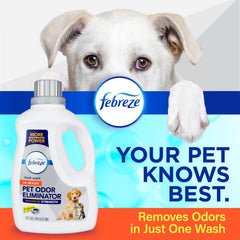 Febreze detalle del líquido del aditivo mostrando textura y facilidad de dosificación