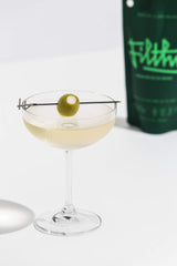 Filthy Olive Brine primer plano de la textura de la salmuera, aspecto limpio y sabroso