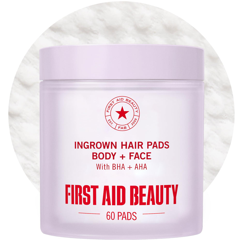 First Aid Beauty envase frontal mostrando 60 toallitas y practicidad