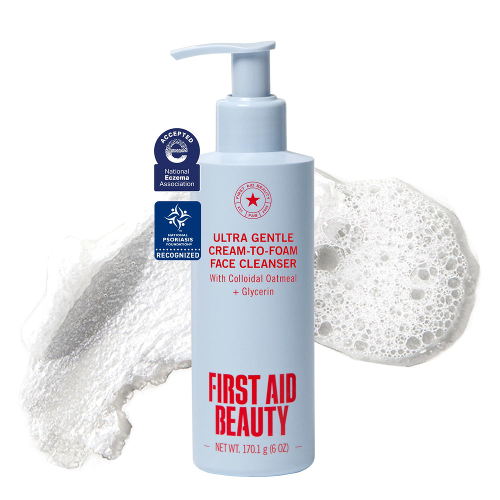 First Aid Beauty botella frontal muestra diseño y beneficio limpieza suave