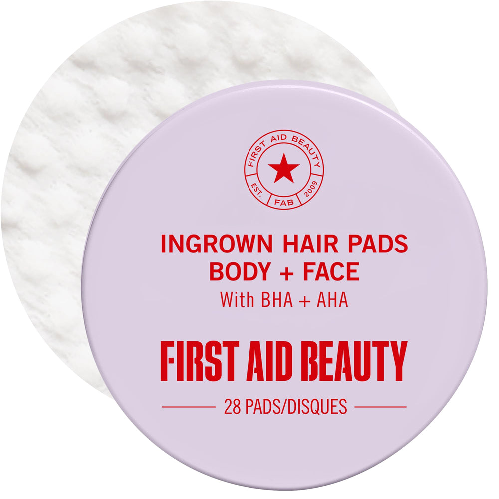 First Aid Beauty paquete frontal mostrando 28 toallitas y su diseño práctico