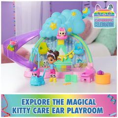 DREAMWORKS GABBY'S DOLLHOUSE figura Gabby con tres baby kitties y accesorios cercanos