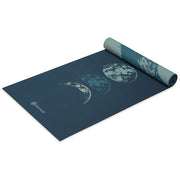 Gaiam esterilla Lunar Wave vista frontal mostrando diseño impreso y color