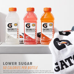 Gatorlyte botella en mano mostrando el tamaño práctico para llevar y beber