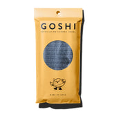GOSHI toalla exfoliante frontal mostrando su longitud y diseño cómodo